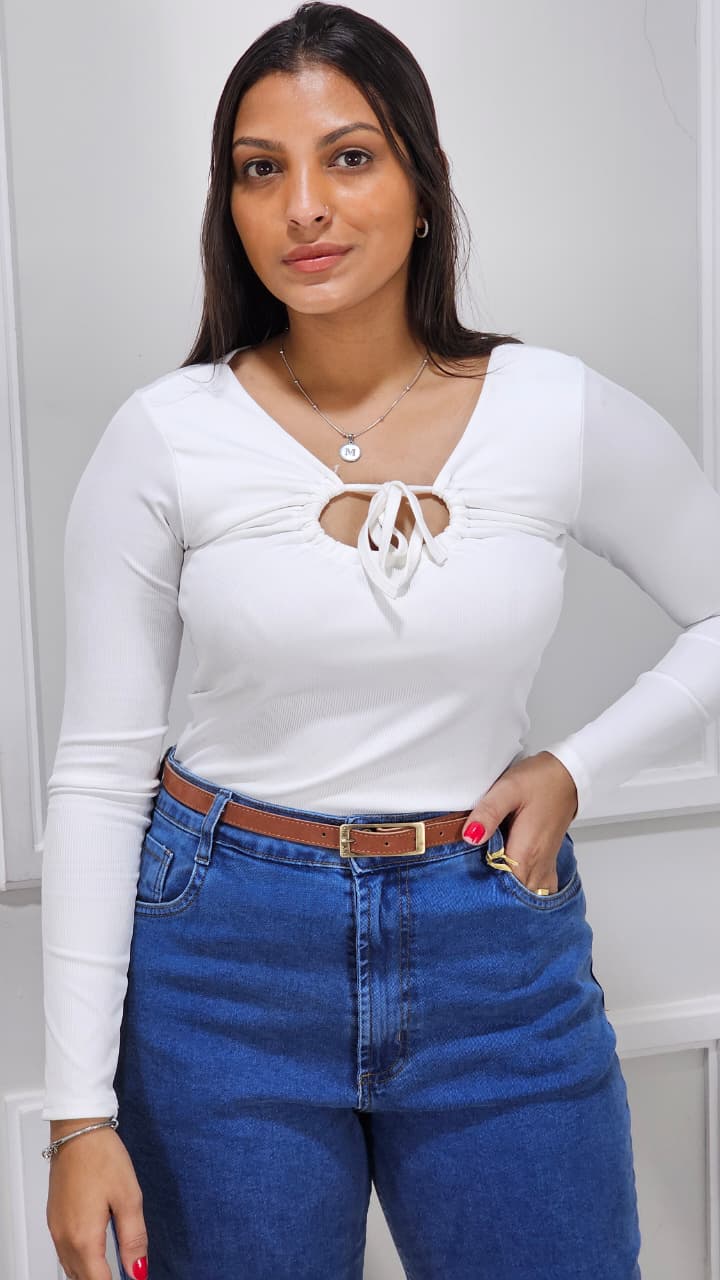 Blusa Feminina Manga Longa com Recorte e Amarração no Decote