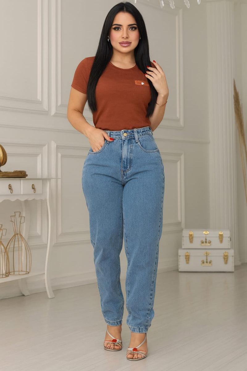 ❤️ Blusa Básica com Detalhe no Bolso – estilo e praticidade em uma peça versátil! ❤️