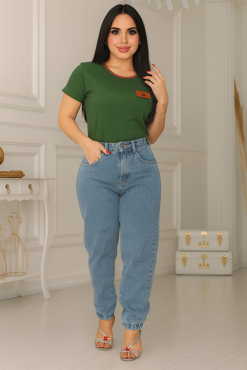 ❤️ Blusa Básica com Detalhe no Bolso – estilo e praticidade em uma peça versátil! ❤️