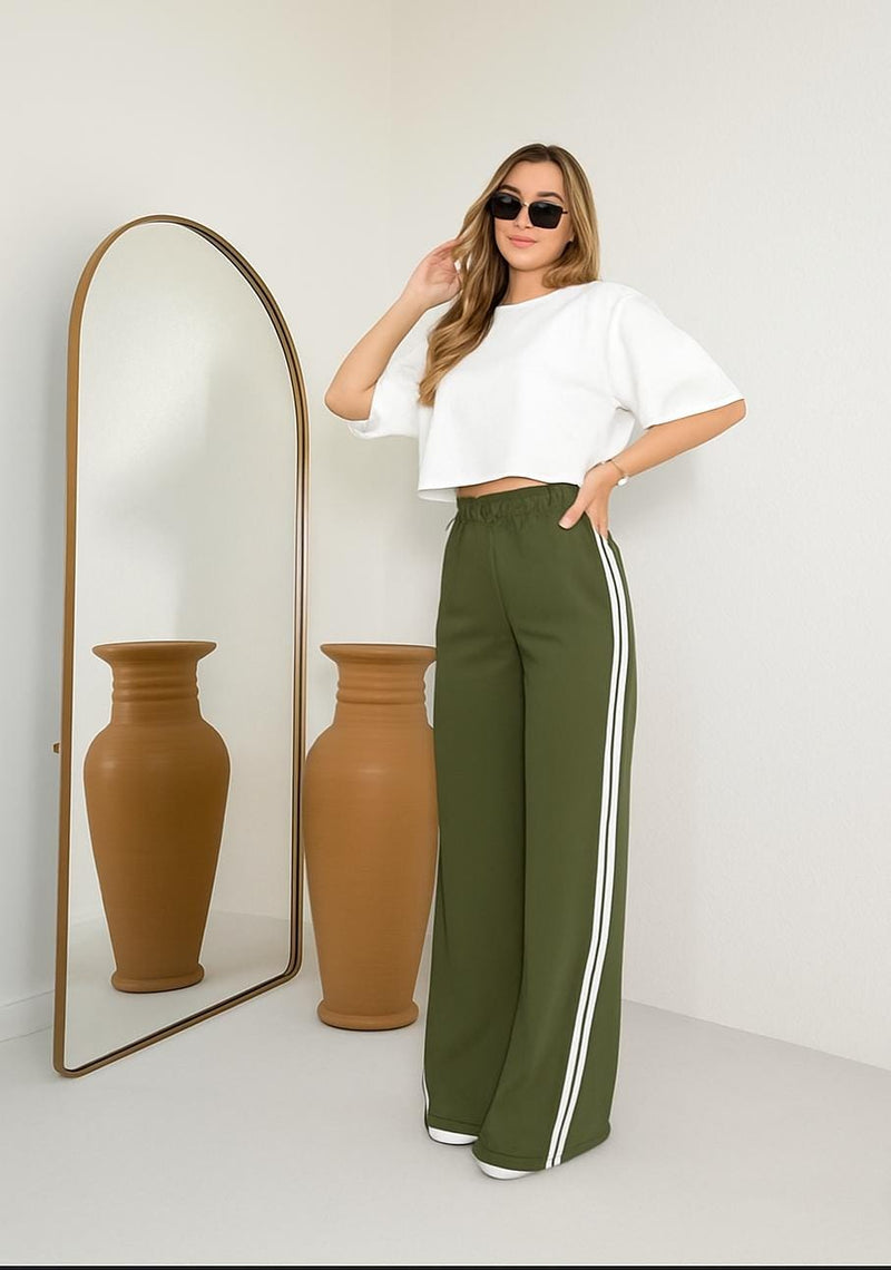 Calça Pantalona Esportiva com Listras Laterais