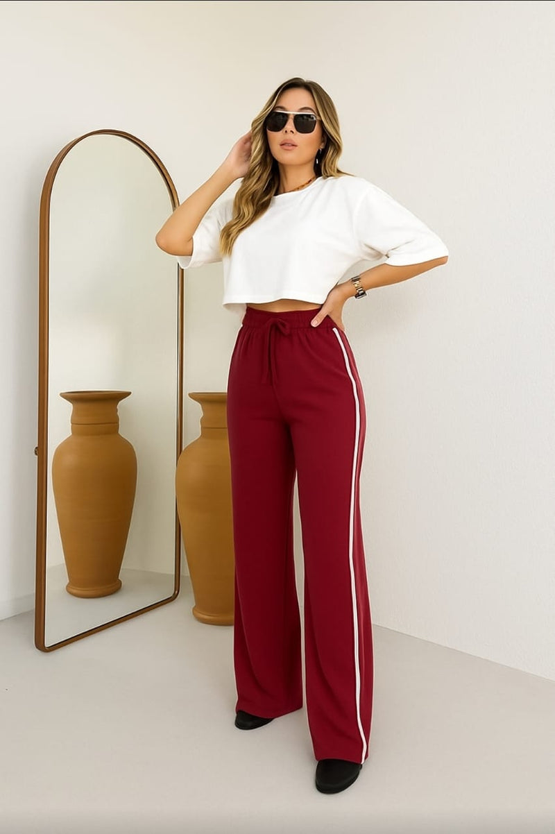 Calça Pantalona Esportiva com Listras Laterais
