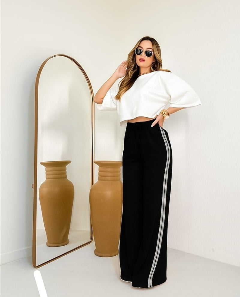 Calça Pantalona Esportiva com Listras Laterais
